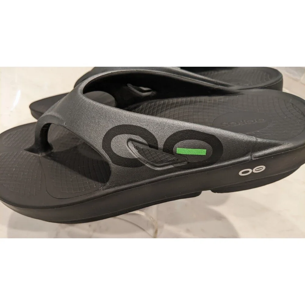 Unisex OOFOS OOriginal Sport Logo Thong Sandals in Graphite M-10/ W-12